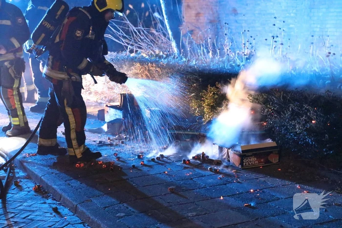 Brand in wielkast van bestelbus