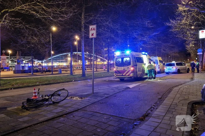 Fietser gewond bij botsing met taxi
