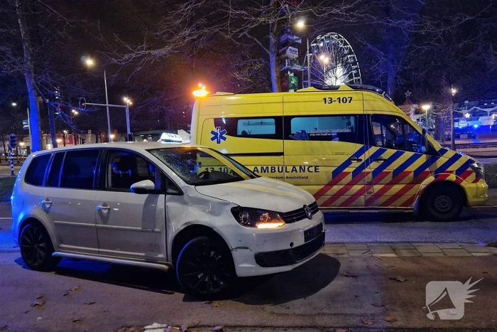 Fietser gewond bij botsing met taxi