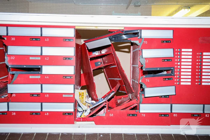 Brievenbus opgeblazen van flatgebouw