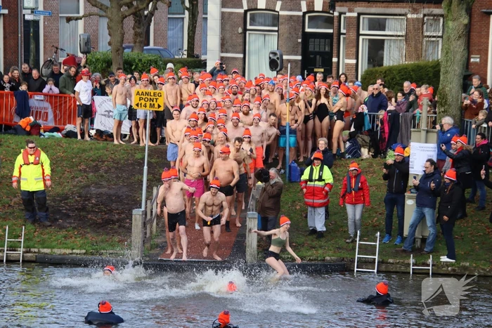 Grote drukte bij nieuwjaarsduik