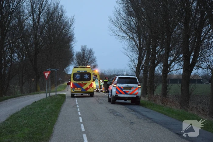 Persoon belandt onder paard na val en raakt zwaargewond