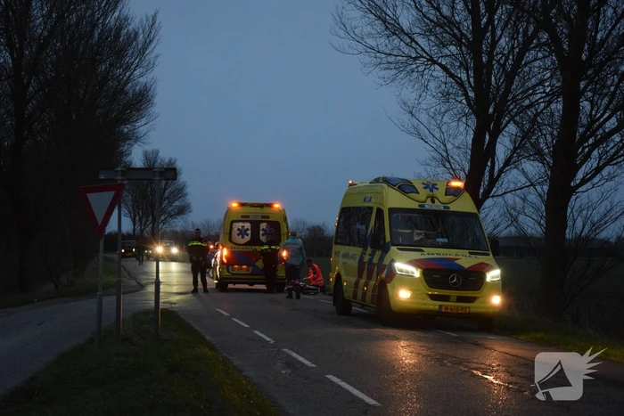 Persoon belandt onder paard na val en raakt zwaargewond