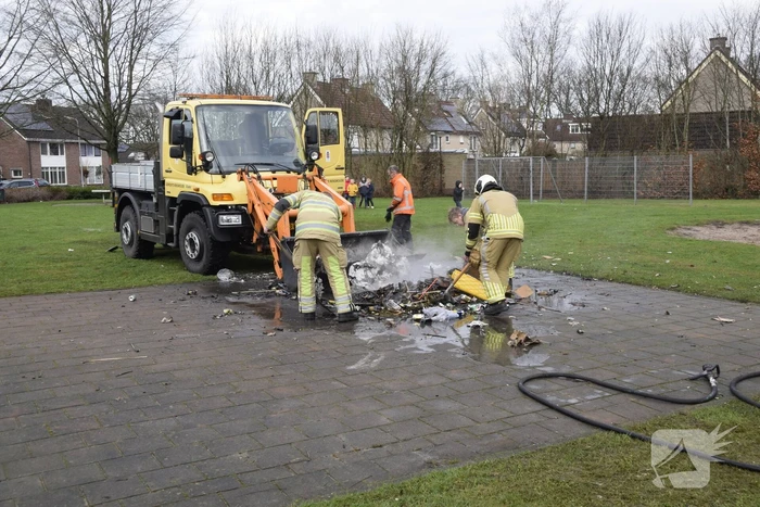 Vuurwerkresten in brand gestoken