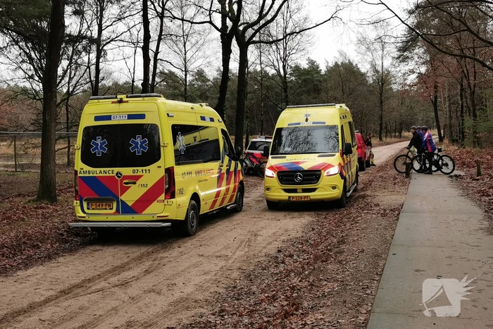 Mountainbikers vinden onwel geworden mountainbiker en overlijdt
