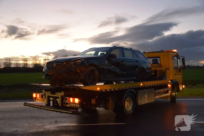 Twee auto's belande in droge sloot