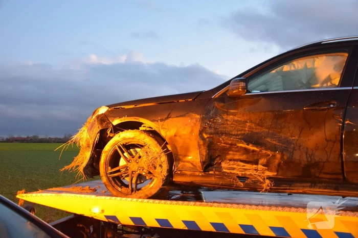 Twee auto's belande in droge sloot