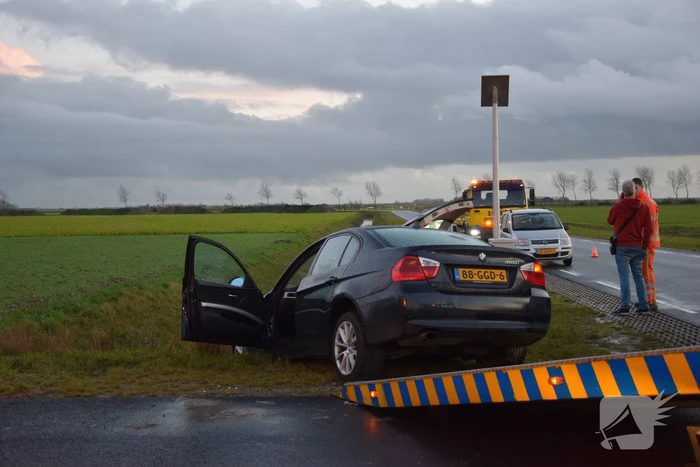 Twee auto's belande in droge sloot