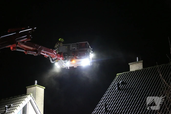 Brand in schoorsteen van woning