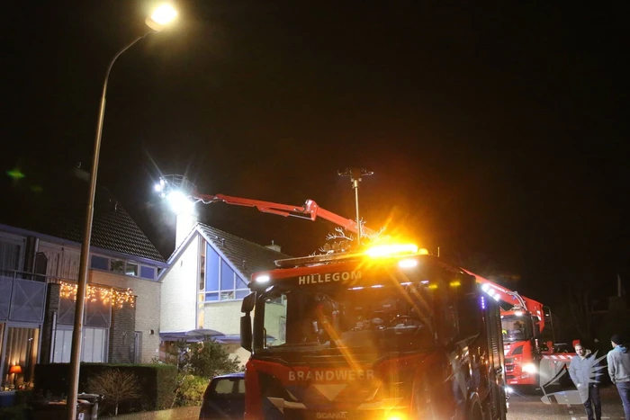 Brand in schoorsteen van woning