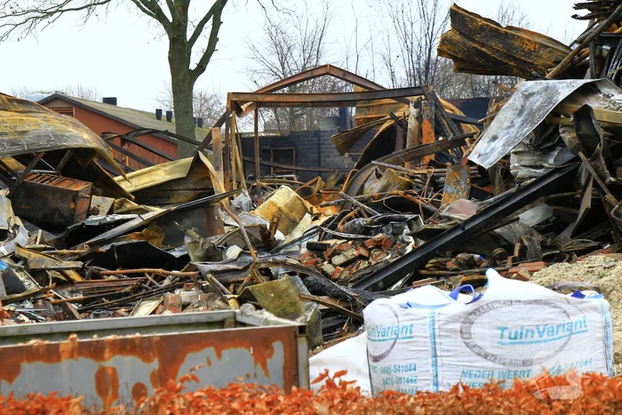 Ravage is enorm na verwoestende brand