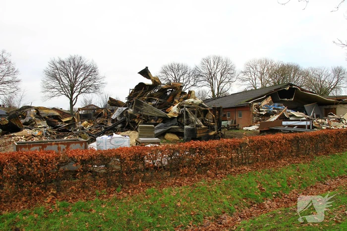 Ravage is enorm na verwoestende brand