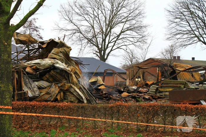 Ravage is enorm na verwoestende brand