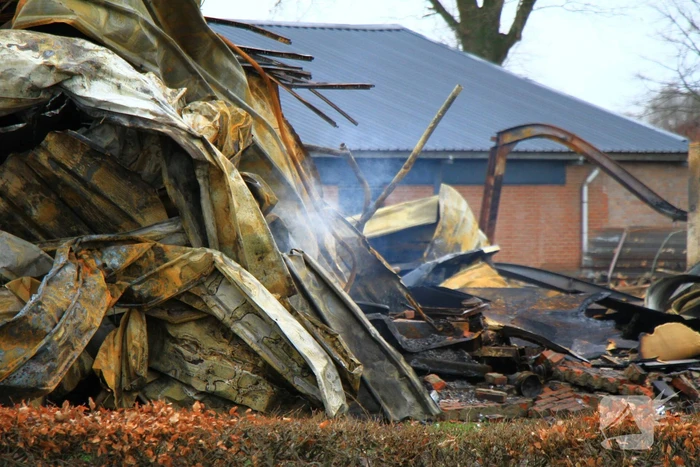 Ravage is enorm na verwoestende brand