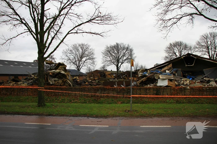 Ravage is enorm na verwoestende brand