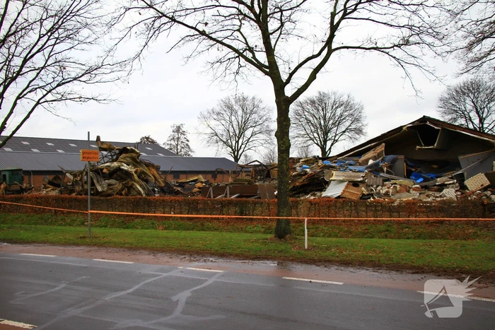Ravage is enorm na verwoestende brand