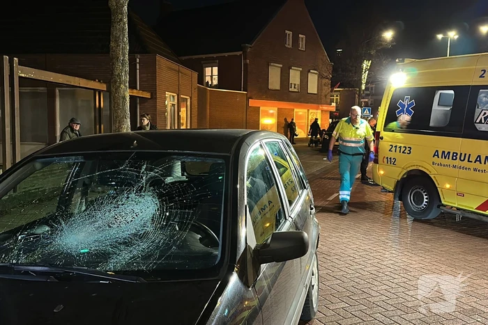 Automobilist en voetganger in botsing