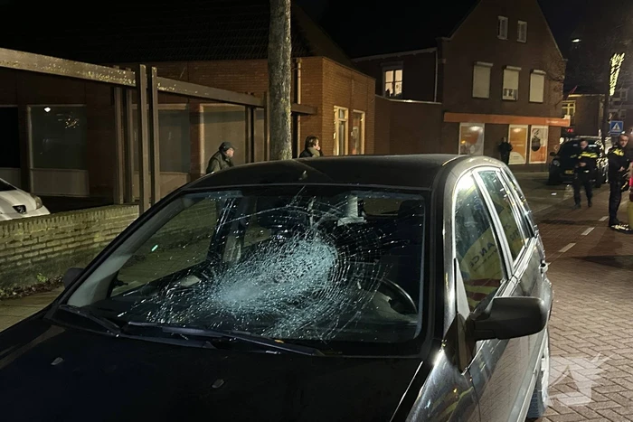Automobilist en voetganger in botsing