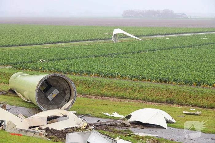 Grote ravage door geknakte windmolen