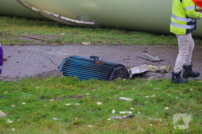 Grote ravage door geknakte windmolen