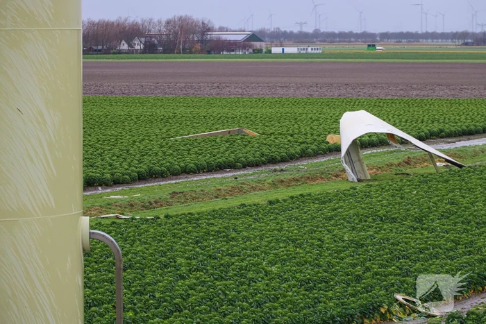 Grote ravage door geknakte windmolen