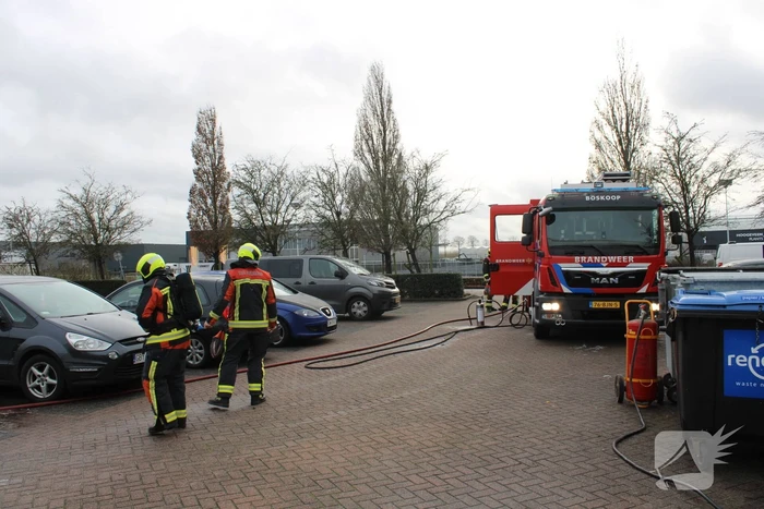 Poolse auto loopt flinke schade op bij brand
