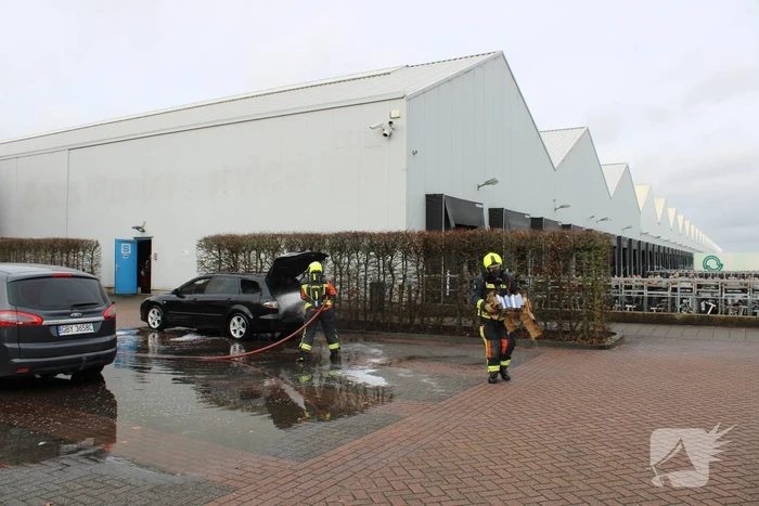 Poolse auto loopt flinke schade op bij brand