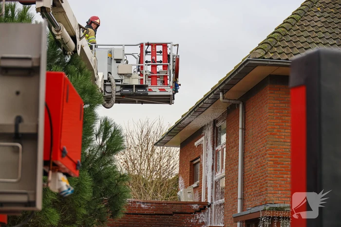 Schuur deels ingestort na brand in Sieradenbuurt