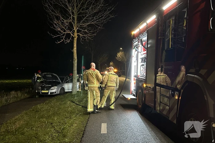 Auto vliegt in brand tijdens rit