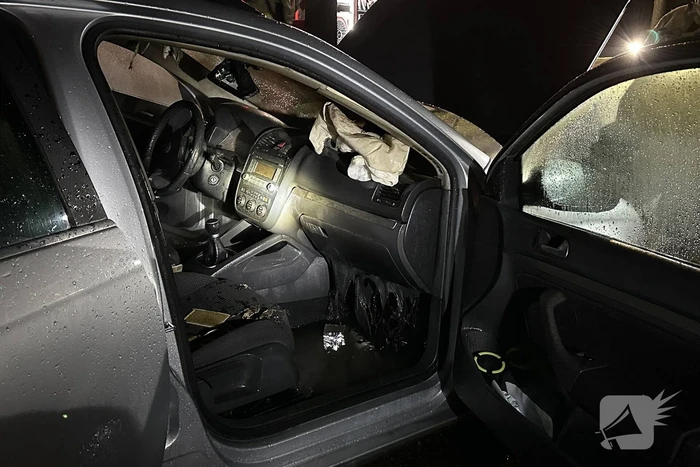 Auto vliegt in brand tijdens rit
