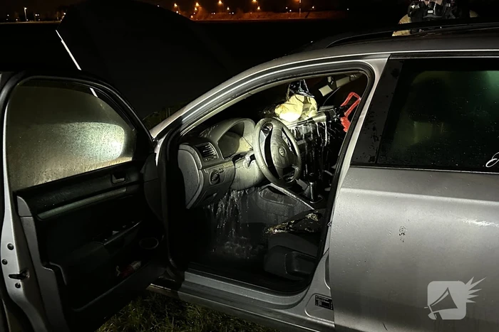 Auto vliegt in brand tijdens rit