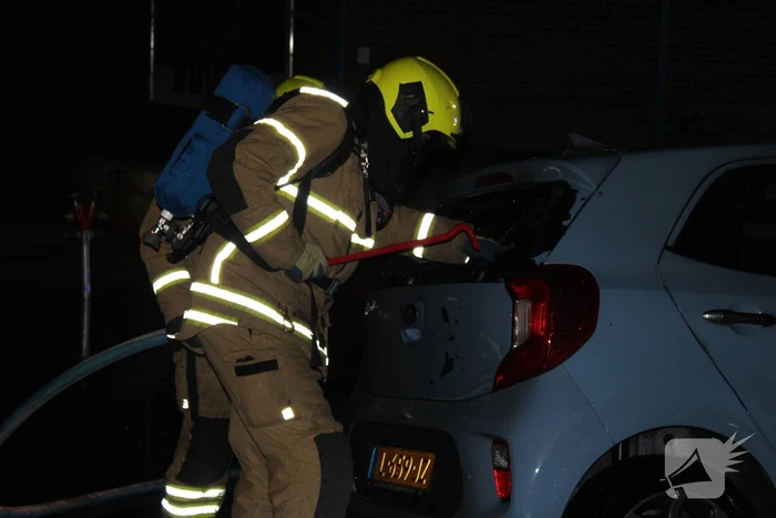 Autobrand mogelijk door vuurwerk