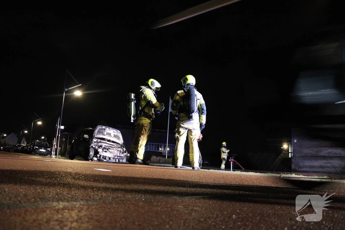 Autobrand mogelijk door vuurwerk