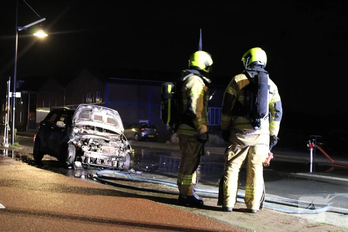 Autobrand mogelijk door vuurwerk