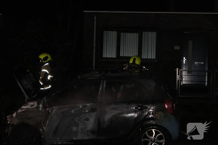 Autobrand mogelijk door vuurwerk