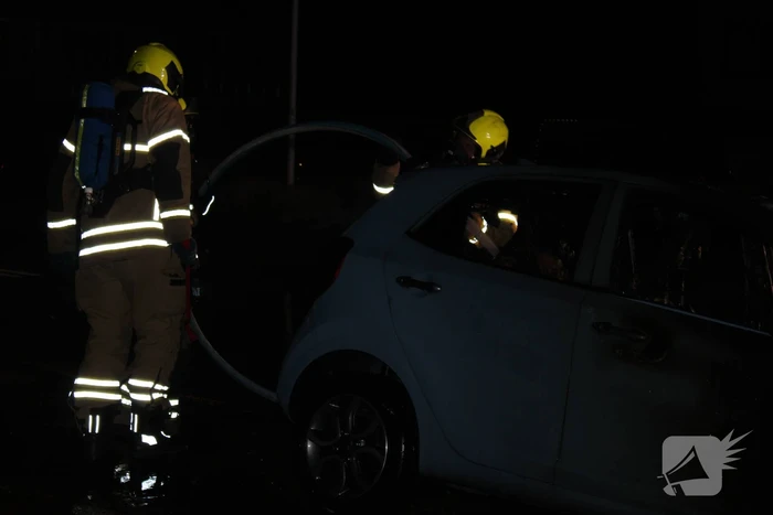 Autobrand mogelijk door vuurwerk