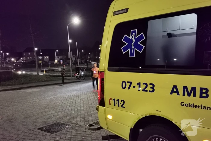 Maaltijdbezorger aangereden door auto