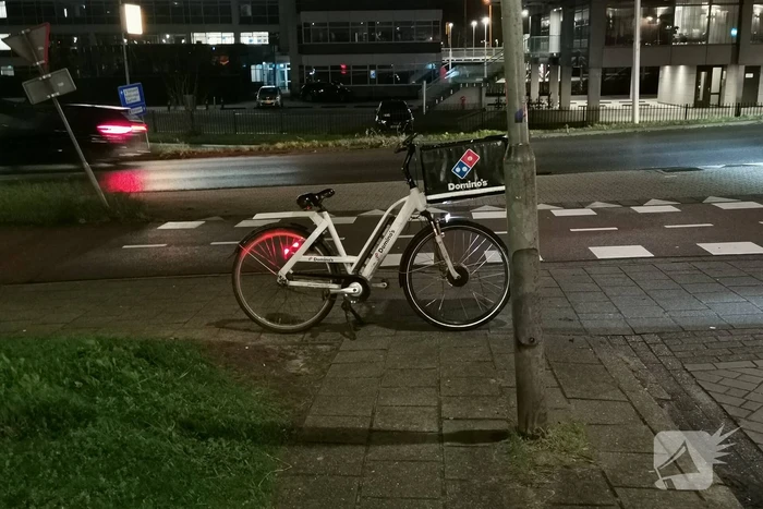 Maaltijdbezorger aangereden door auto