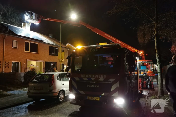 Brandweer heeft schoorsteenbrand snel onder controle