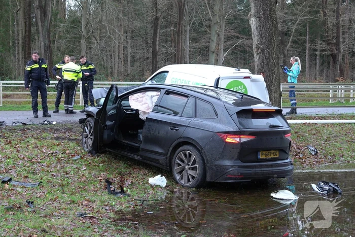 Flinke ravage bij botsing tussen drie voertuigen