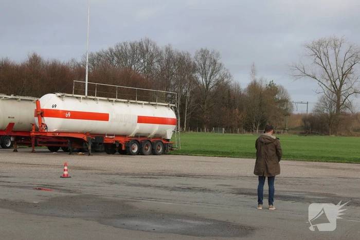 Drie tankers gedumpt op parkeerplaats