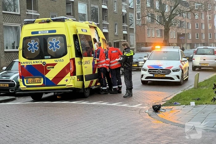 Fietser geschept door personenauto