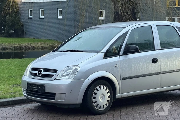 Fietser geschept door personenauto