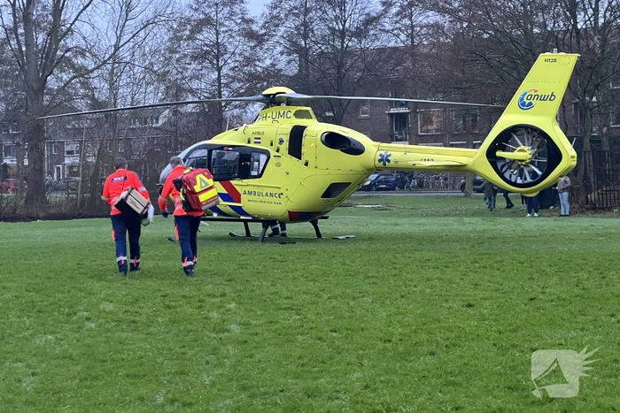 Fietser geschept door personenauto