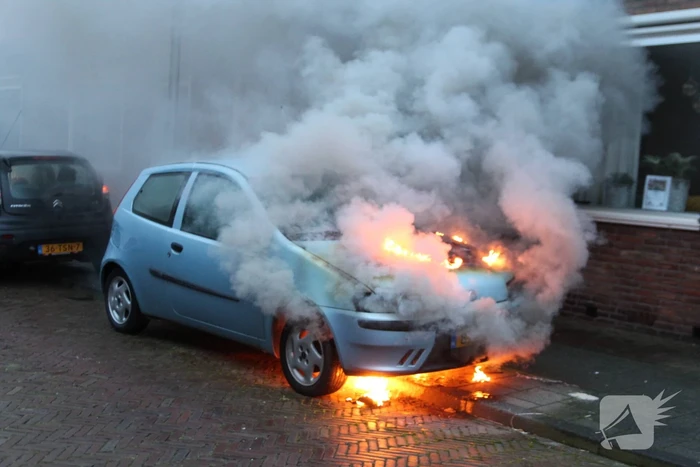 Auto brandt uit na blokje om