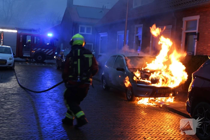 Auto brandt uit na blokje om