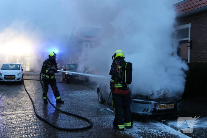 Auto brandt uit na blokje om