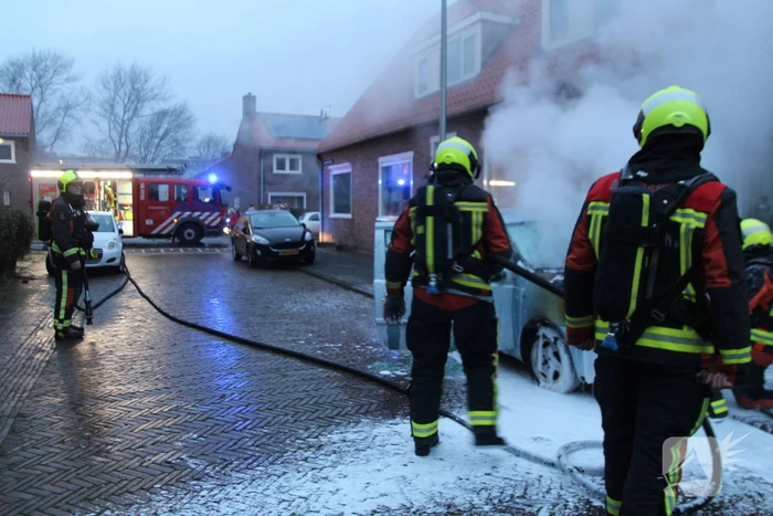 Auto brandt uit na blokje om