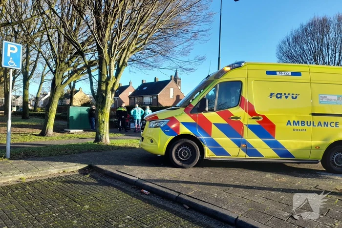 Fietsster gewond bij botsing met personenwagen
