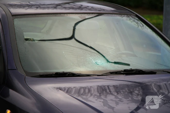 Automobilist botst met fietsster bij oversteken